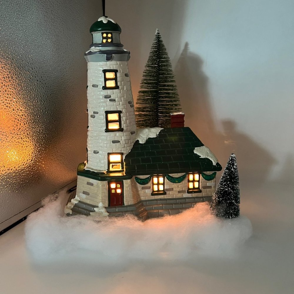 Vintage Department 56 Snow Village Collection Lighthouse Light Up Holiday Decor - Picture 1 of 16